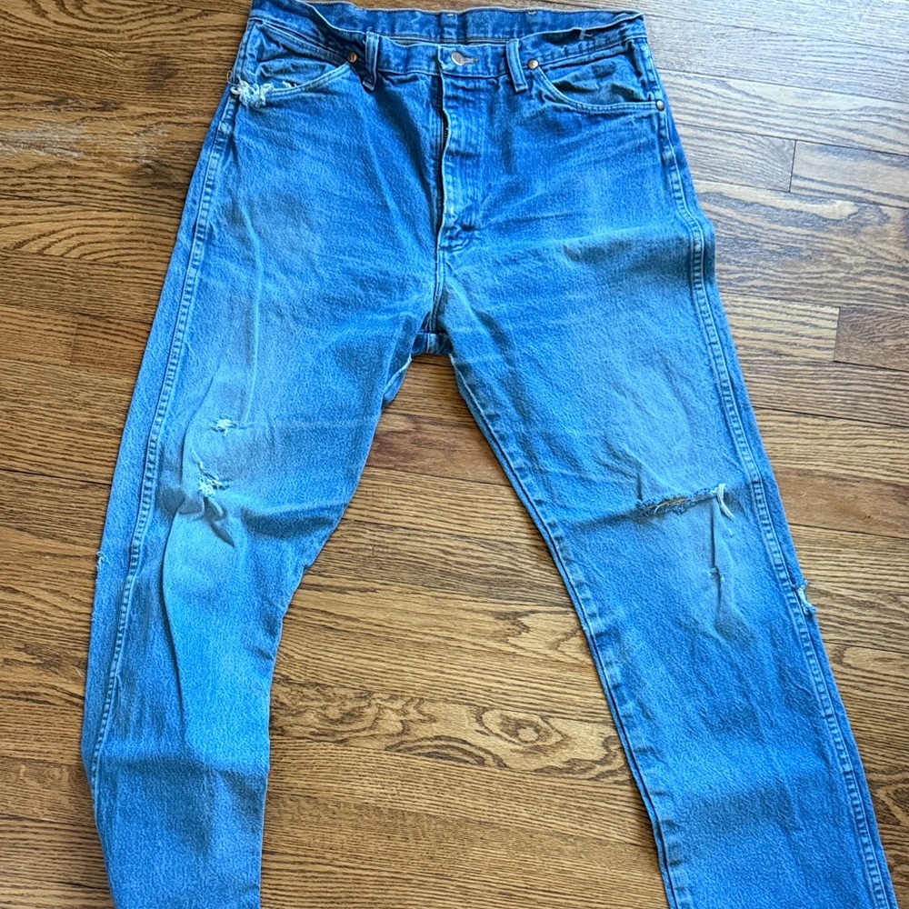 Wrangler Classic Men’s Blue Distressed Jeans